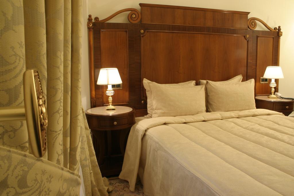 Savoy Hotel Moscow Room photo